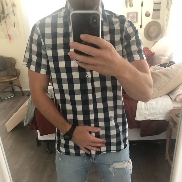 Medium button up - Picture 4 of 4